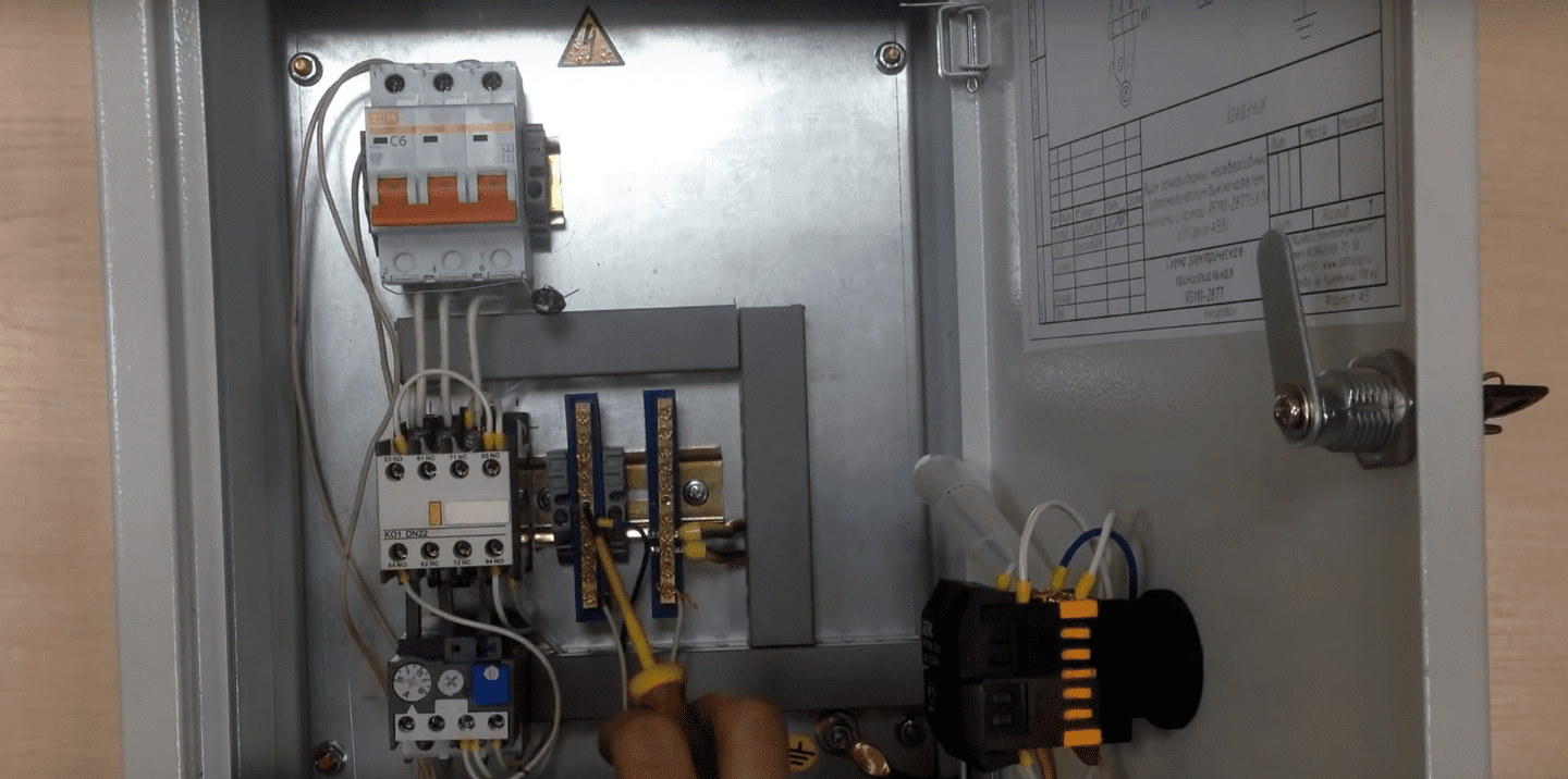 Шкаф управления нереверсивным электродвигателем